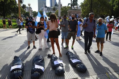 Quienes participaron de la marcha #27F publicaron fotos de la "intervención" en las redes sociales