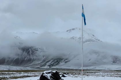 Una intensa nevada cayó en Malargüe, al sur de la provincia de Mendoza, y cubrió de blanco todos los paisajes del la zona cordillerana