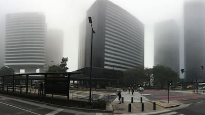 Se esperan neblinas, lloviznas y lluvias aisladas hasta mitad de semana, y frío y sol a partir del jueves