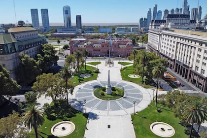 Una inusual imagen de la Plaza de Mayo