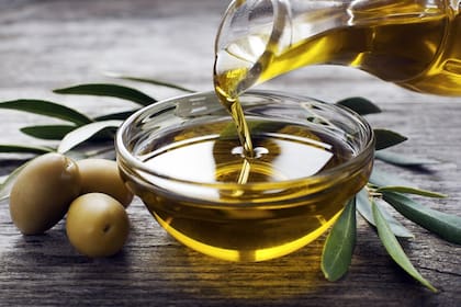 Una investigación científica probó cómo la disminución parcial de grasa en la alimentación diaria y la ingesta de aceite de oliva extra virgen permiten la recuperación espermática