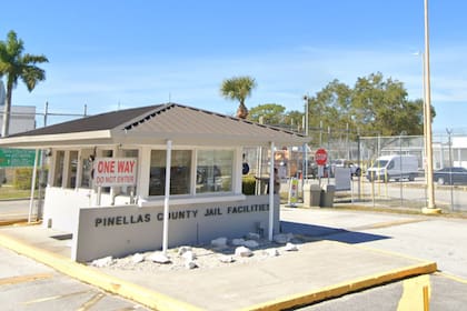 Una investigación reveló cientos de casos en los que inmigrantes salieron de cárceles de Pinellas y Orange y volvieron a ingresar poco después