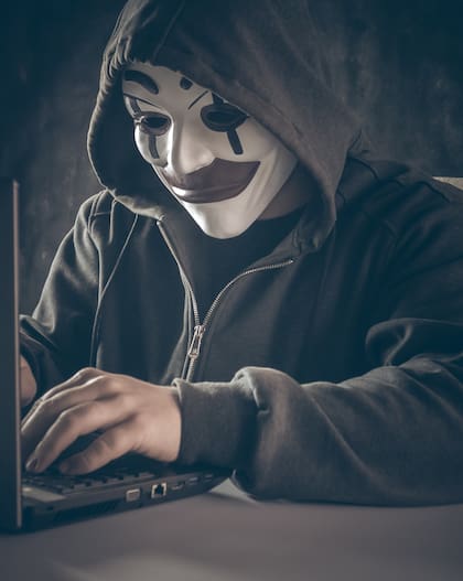 Una investigación reveló que algunas agencias migratorias de EE.UU. usan perfiles falsos de redes sociales
