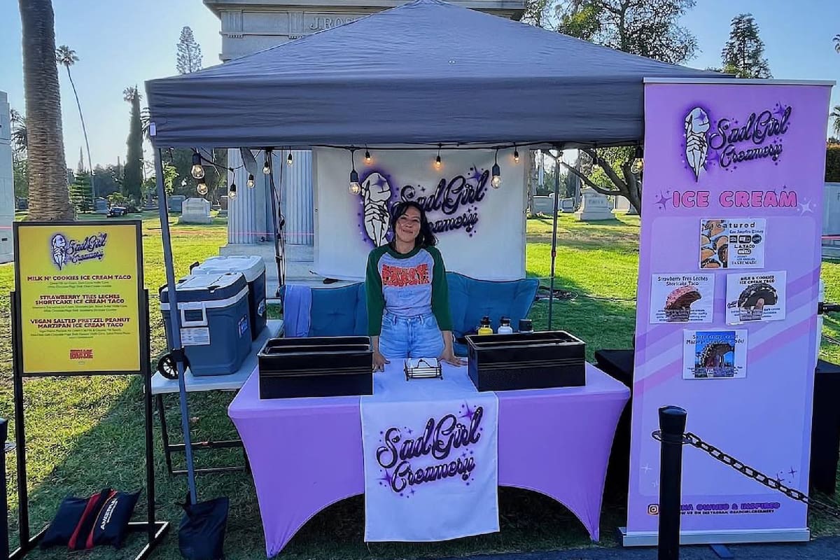 Una joven con una heladería en Los Ángeles recaudó fondos para organizaciones en apoyo a los inmigrantes