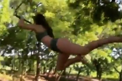 Una joven de Texas compartió un video que se hizo viral porque parece que "levita", pero tuvo que explicar qué había pasado