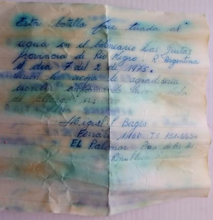 Una joven docente encontró una botella en Bahía Creek con una historia emocionante