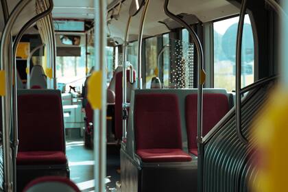 Una joven embarazada tuvo un conflicto con una anciana que causó controversia