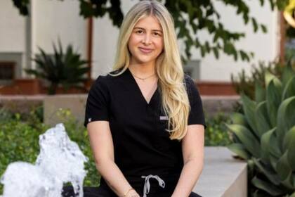 Una joven enfermera encontró una forma de ganar dinero con sus apuntes