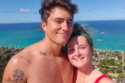 Una joven irlandesa y un estadounidense se conocieron por Tinder y se vieron por primera vez en Hawai