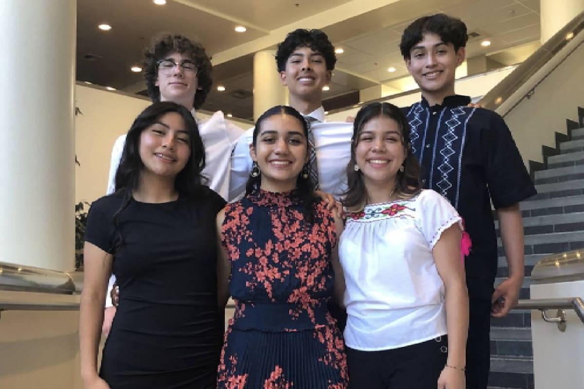 Una joven latina fue admitida en múltiples universidades, entre ellas Harvard