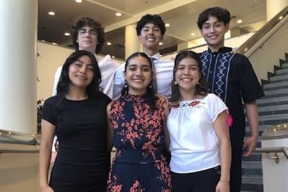 Una joven latina fue admitida en múltiples universidades, entre ellas Harvard