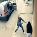 Una joven se resistió a que le robaran el celular y los ladrones la arrastraron unos metros con el auto