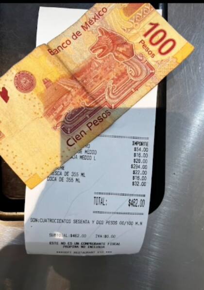 Una joven mesera exhibió que son pocas las veces que un comensal destina más del 10% a la propina en el restaurante en el que trabaja