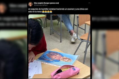 Una joven se volvió viral al ir a rendir un examen acompañada por una estampita de Taylor Swift (Captura Twitter)