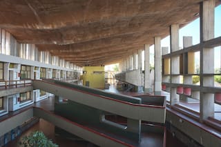 Con una donación, restauran el colegio cordobés Manuel Belgrano, joya brutalista