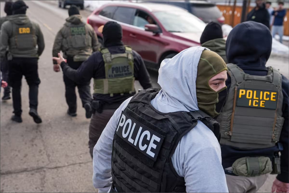 Una jueza federal emitió una orden judicial preliminar para bloquear leyes de Nueva York que prohibían a los agentes del ICE usar mascaras y ocultar su identificación durante operativos