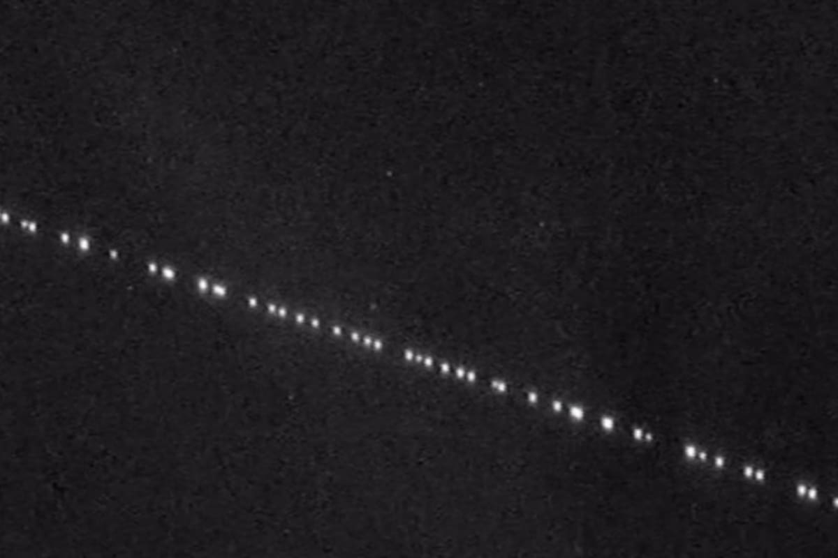 Una larga fila de luces brillantes recorrió el cielo de Argentina y Chile