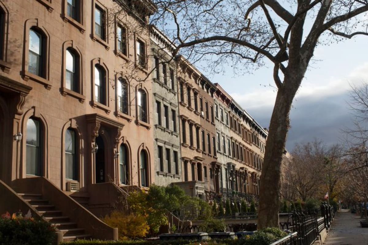 Una ley de Nueva York que regula la construcción de edificios fue puesta en suspenso por la administración Kathy Hochul