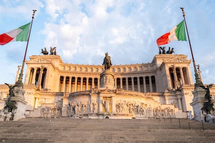 Una ley recién nacida podría ser abortada por inconstitucional. “Y en el medio están tus derechos, tu historia y tu sangre”, señalan desde el Estudio italiano De.Martin & Asociados.