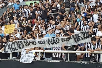 Una leyenda que lo dice todo: el enojo de los hinchas de Botafogo luego de perder el título de manera increíble