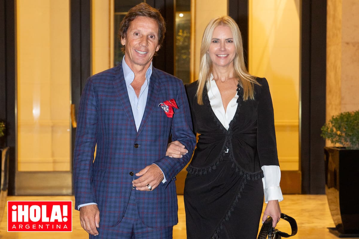 “Una linda historia, un sueño cumplido, 25 años que nos prometimos hasta el cielo y muchos más desde que todo empezó. Hoy brindo por este camino recorrido juntos y por seguir celebrando la vida con vos, Ale”, le dedico Valeria a su marido.