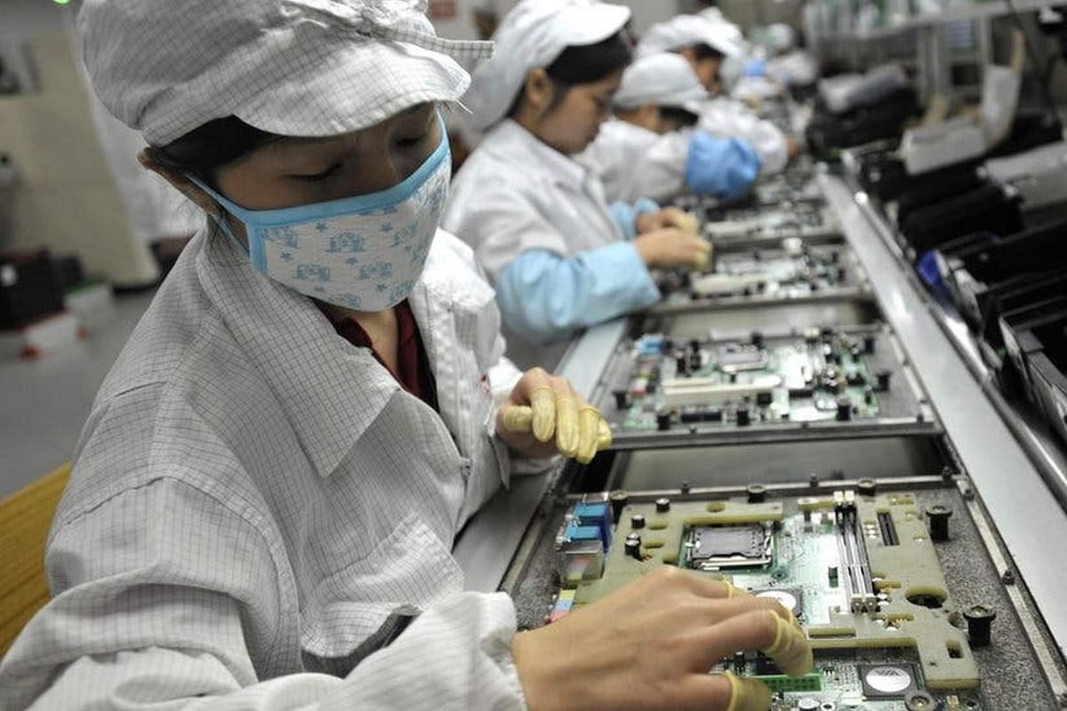 Una línea de producción de la firma taiwanesa Foxconn en China. Las principales compañías estadounidenses planean un éxodo de sus fábricas a Vietnam, Filipinas e Indonesia debido a la guerra comercial entre el gigante asiático y EEUU