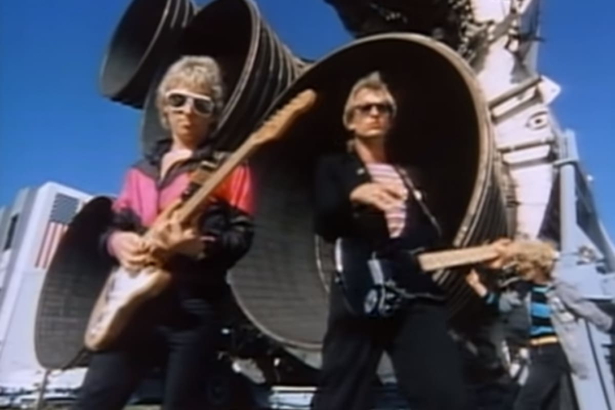 Una lista de temas para escuchar mientras leés todas las notas sobre los 50 años del alunizaje. Del tema interpretado por Frank Sinatra que sonó en la misión Apollo XI y la historia del Major Tom de David Bowie a The Police grabando en la NASA y la Luna roja de Soda Stereo