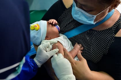 La falta de vacunación de los chicos inquieta en medio de la pandemia de coronavirus; la Sociedad Argentina de Pediatría también alertó sobre la caída en la asistencia a los controles médicos, que llegó al 44%