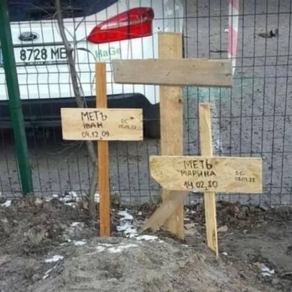 Una madre y su hijo fueron enterrados en el jardín de su nuevo bloque de apartamentos en Irpín