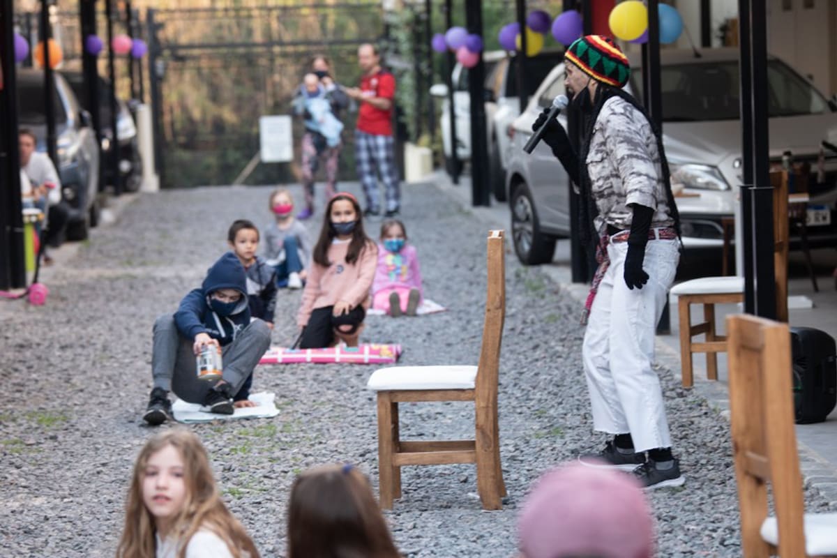 Una maestra organizó un festejo sorpresa