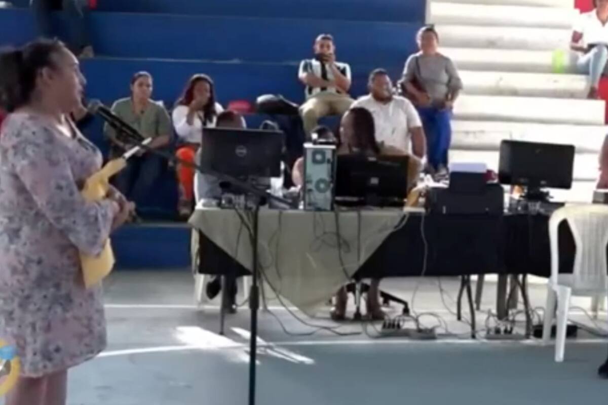 Una maestra se viralizó por sus respuestas en una prueba de inglés en Honduras