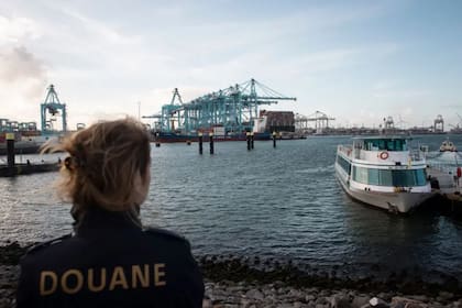 Una magistrada de instrucción publicó una carta abierta en la que indicó, entre otras cosas, que las organizaciones criminales están infiltradas en los puertos, las aduanas y la policía