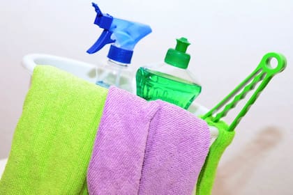 Una manera de limitar la exposición a algunas de estas sustancias químicas es elegir productos de higiene personal y de limpieza en el hogar que no tengan fragancia, señalan los especialistas