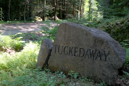 "Escondida", la palabra grabada en una piedra