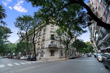 Una manzana tiene en sus cuadras a tres importantes palacios en la Ciudad de Buenos Aires