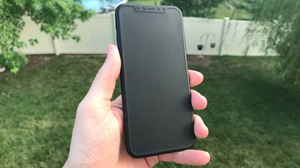 Una maqueta de cómo sería el frente del nuevo iPhone, sin el botón de inicio