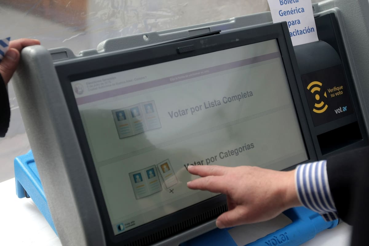 Una máquina de votación electrónica