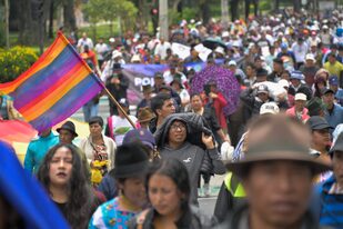 Una marcha de indígenas contra el presidente Guillermo Lasso, en Quito. (Rodrigo BUENDIA / AFP)