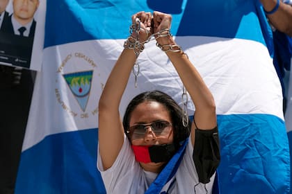 Una marcha de nicaragüenses frente a la sede de la OEA en Washington para reclamar la libertad de los presos políticos