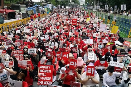Una marcha en Seúl, en agosto pasado, en rechazo al molka, un fenómeno que consiste en grabar a mujeres en la intimidad y publicarlo en Internet