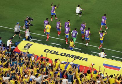Una marea amarilla copó el estadio Kansas City y disfrutó el triunfo sobre Ghana y la clasificación de Colombia para los octavos de final.