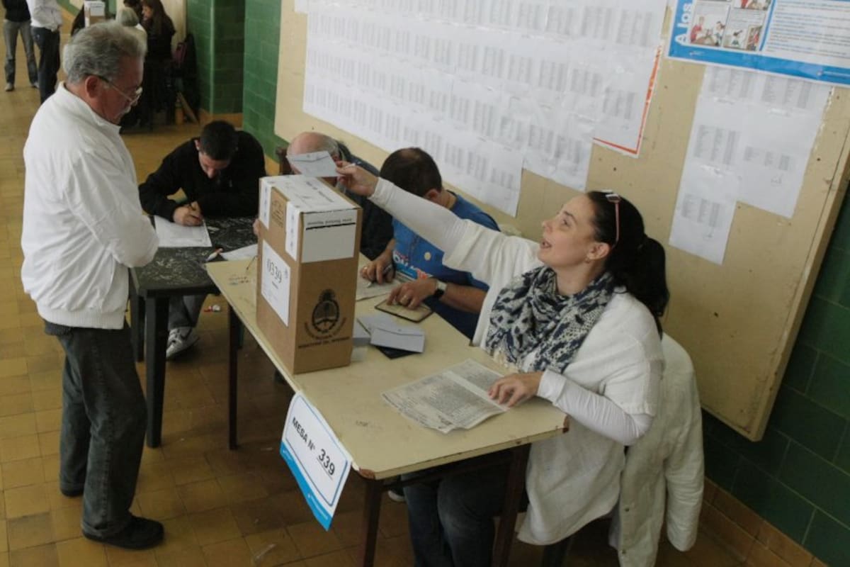 Una mesa de votación en el Nacional Buenos Aires