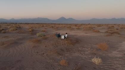 Una mesa en el medio del desierto de Atacama.