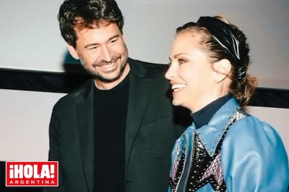 Una mirada que lo dice todo. Tras su tremendo éxito con la película Argentina 1985, Santiago acompañó a Dolores en su debut.