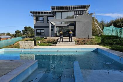 Una moderna casa en su etapa final de construcción, uno de los bienes que la familia no pudo justificar