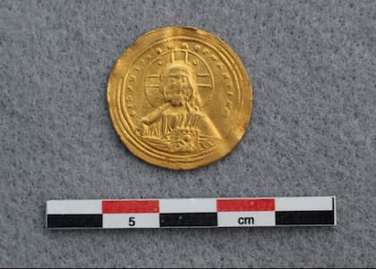 Una moneda de oro de hace mil años fue encontrada en un valle de Noruega