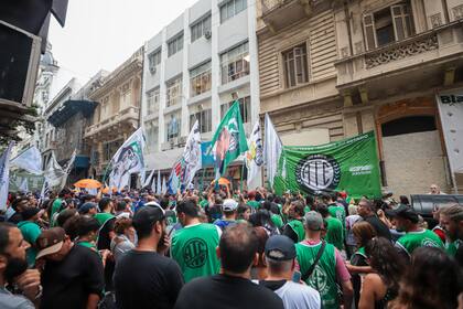 Una movilización de ATE y Apinta en las afueras de la sede del INTA, meses atrás cuando se estaba por aprobar un plan de ajuste