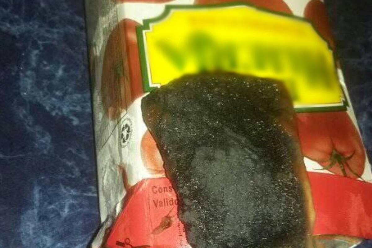 Una mujer afirmó haber encontrado una desagradable sorpresa en una caja de puré de tomate