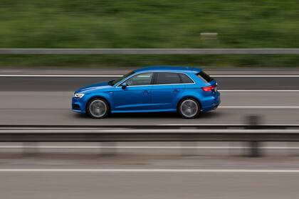 Una mujer alemana se presentó ante el tribunal de disciplina de Dusseldorf para demostrar que no conducía el vehículo marca BMW al momento de la infracción