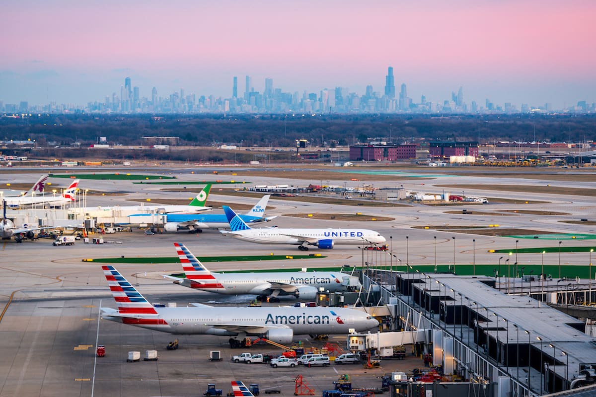Una mujer apareció sin vida en el aeropuerto internacional de Chicago; aún investigan las causas del hecho